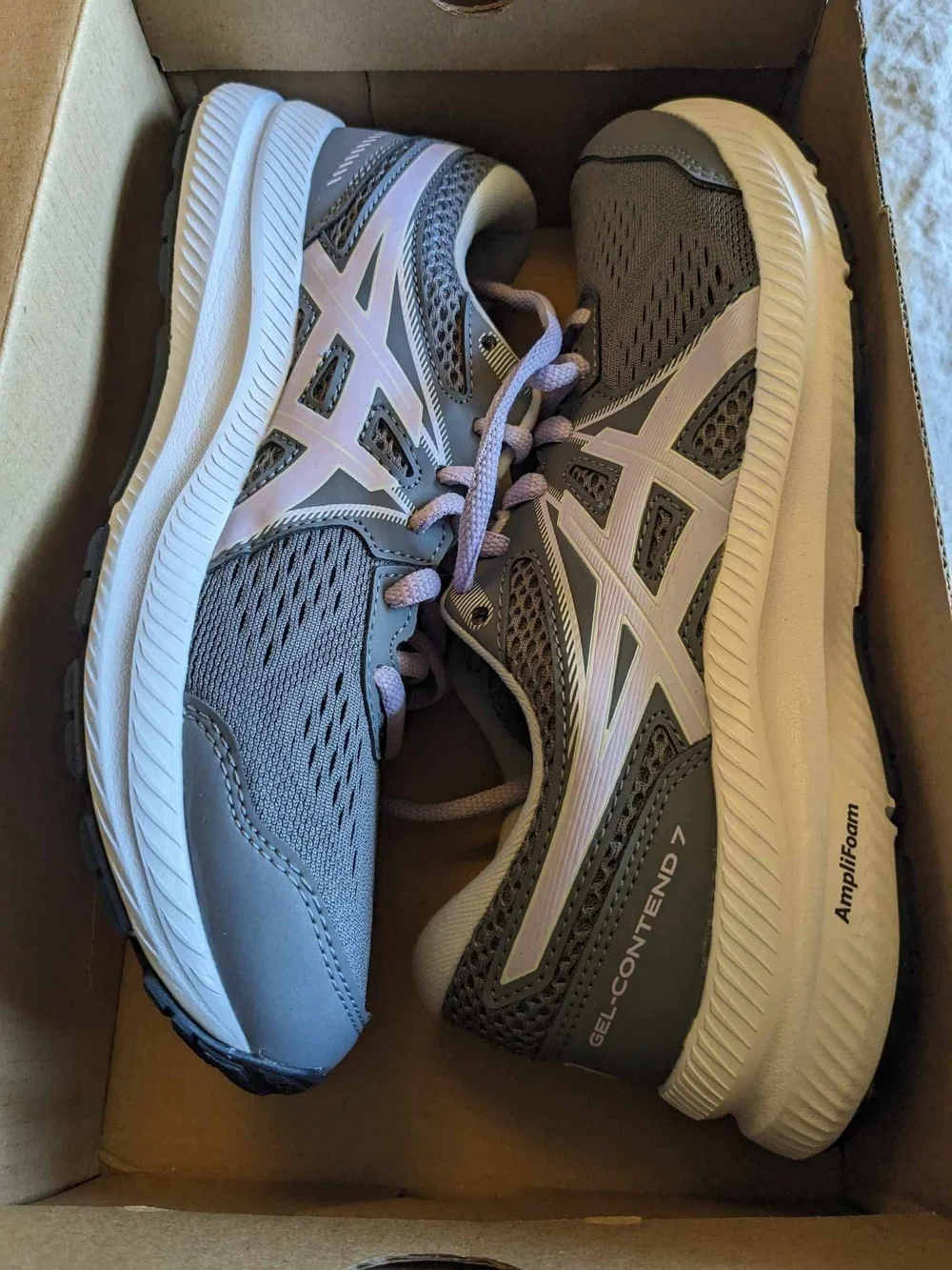 ASICS Women's Running Shoes in Gray & Light Purple. Size 6 1/2. New